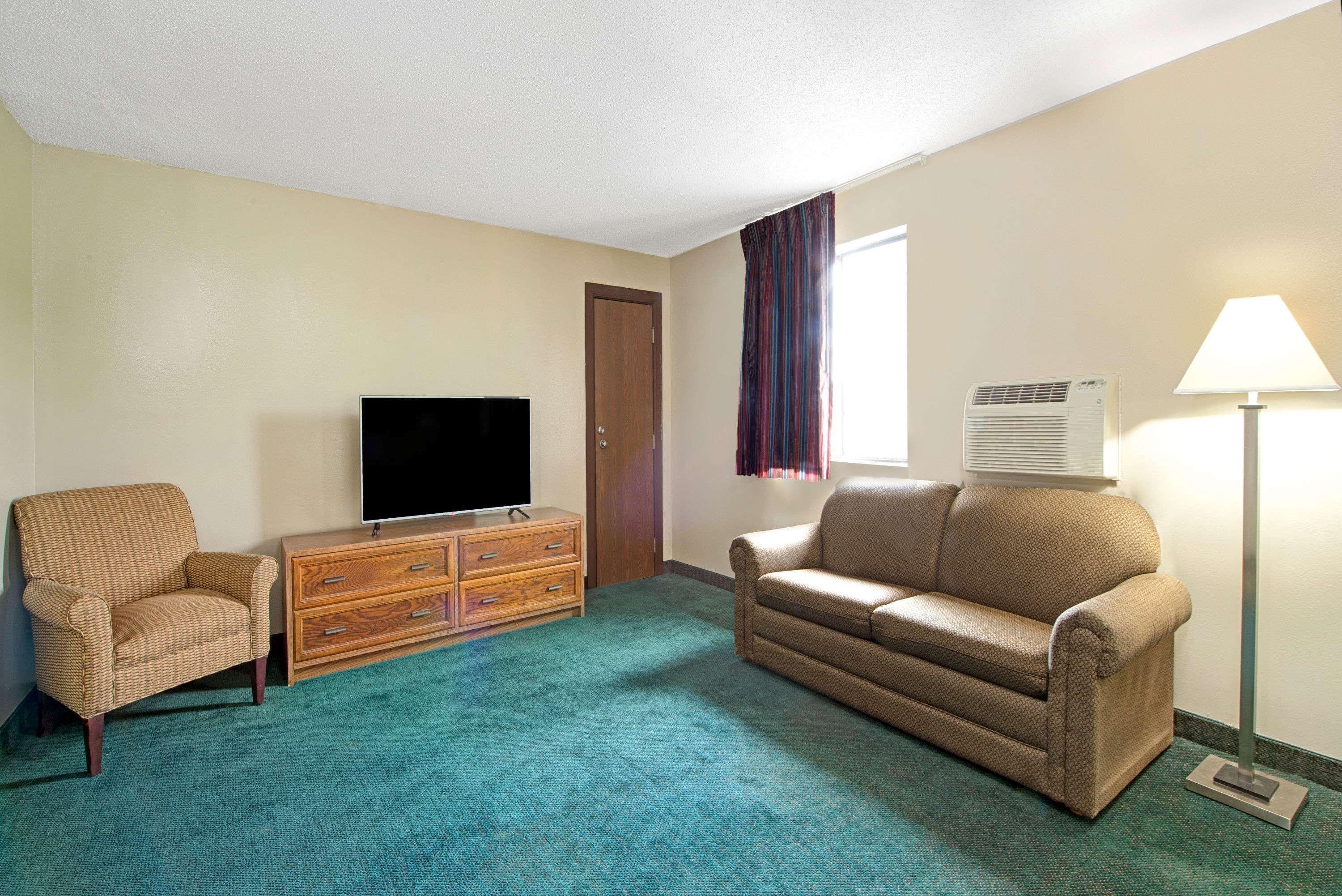 Super 8 By Wyndham Eureka/Six Flags Nearby Hotell Eksteriør bilde