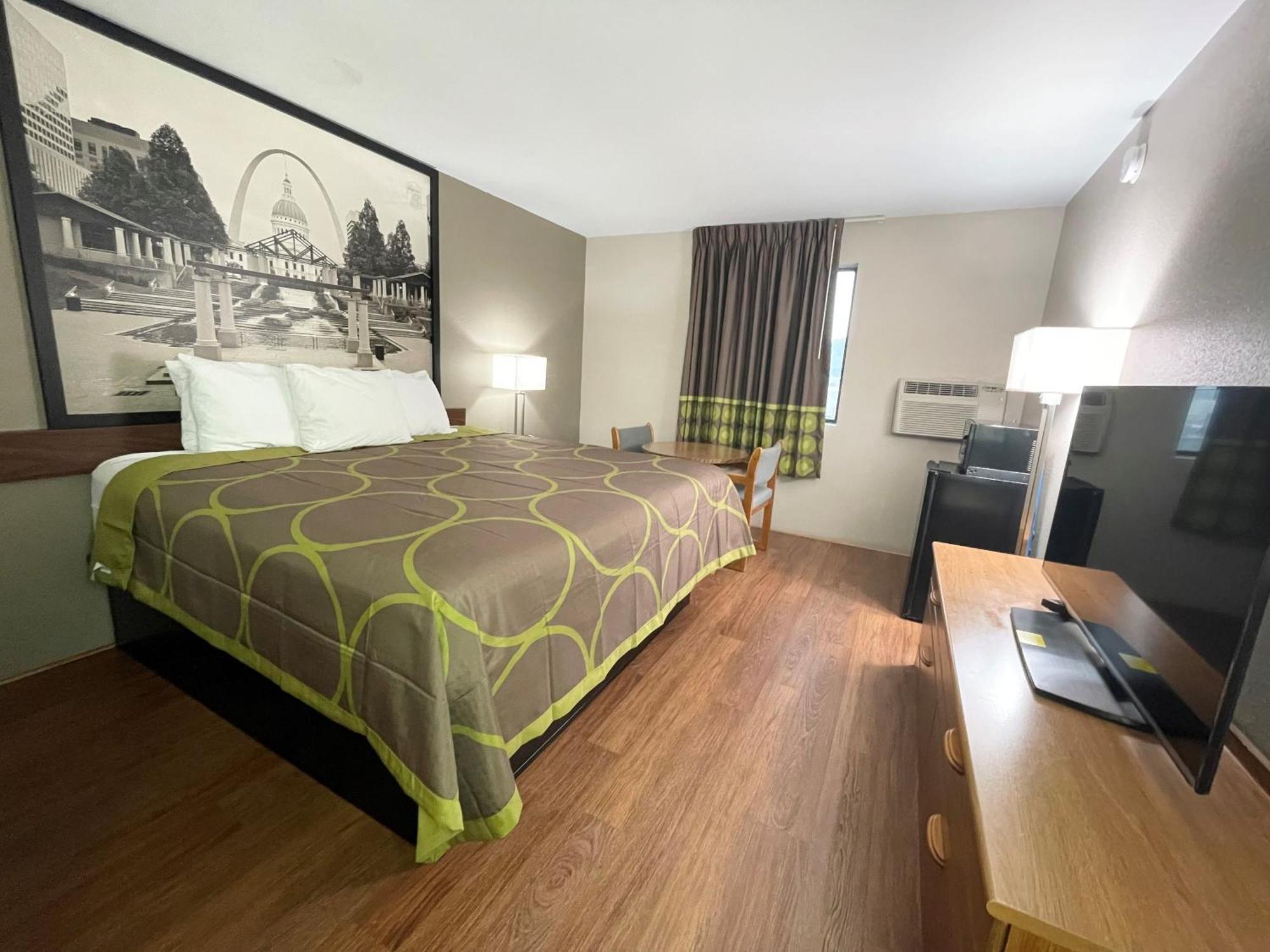Super 8 By Wyndham Eureka/Six Flags Nearby Hotell Eksteriør bilde